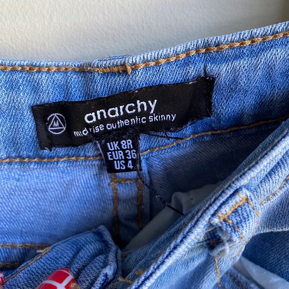 Distressed jeans - Picture 4 of 4